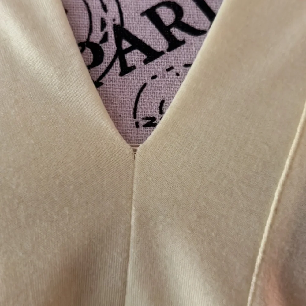 Lightweight V Neck Hoodie w. Front Pockets - Picture 8 of 9